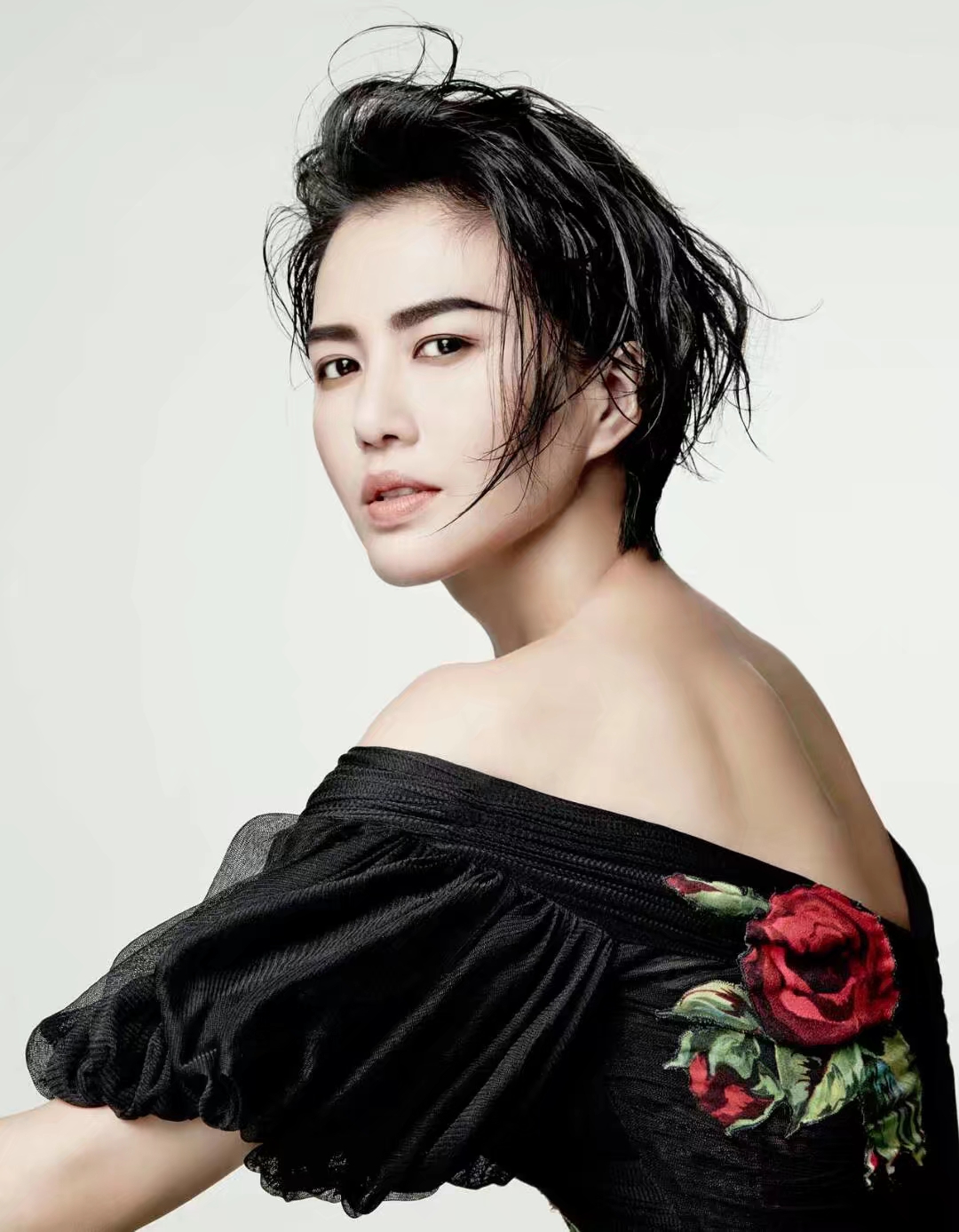 谭维维,1982年10月8日出生于四川自贡,中国内地女歌手.