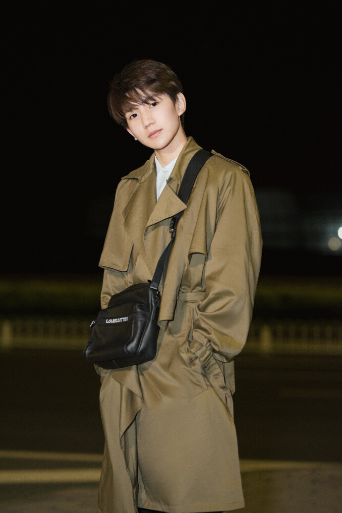 TFBOYS王源,2018.5.9深夜启程新西兰,机场高