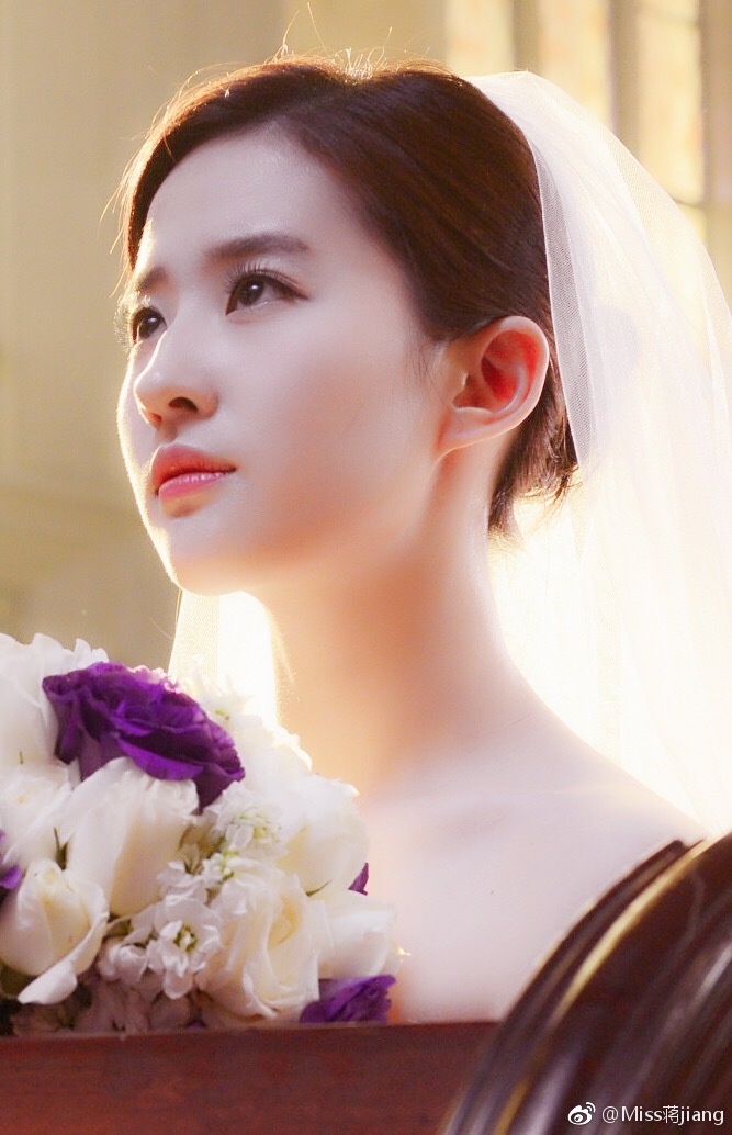 刘亦菲 邢露 2014电影《露水红颜》邢露新娘婚纱