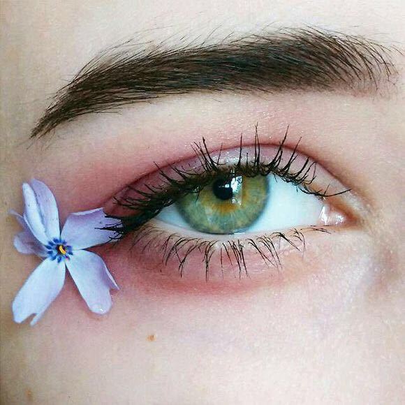 个性头像 女 眼睛 绿瞳 蓝色小花