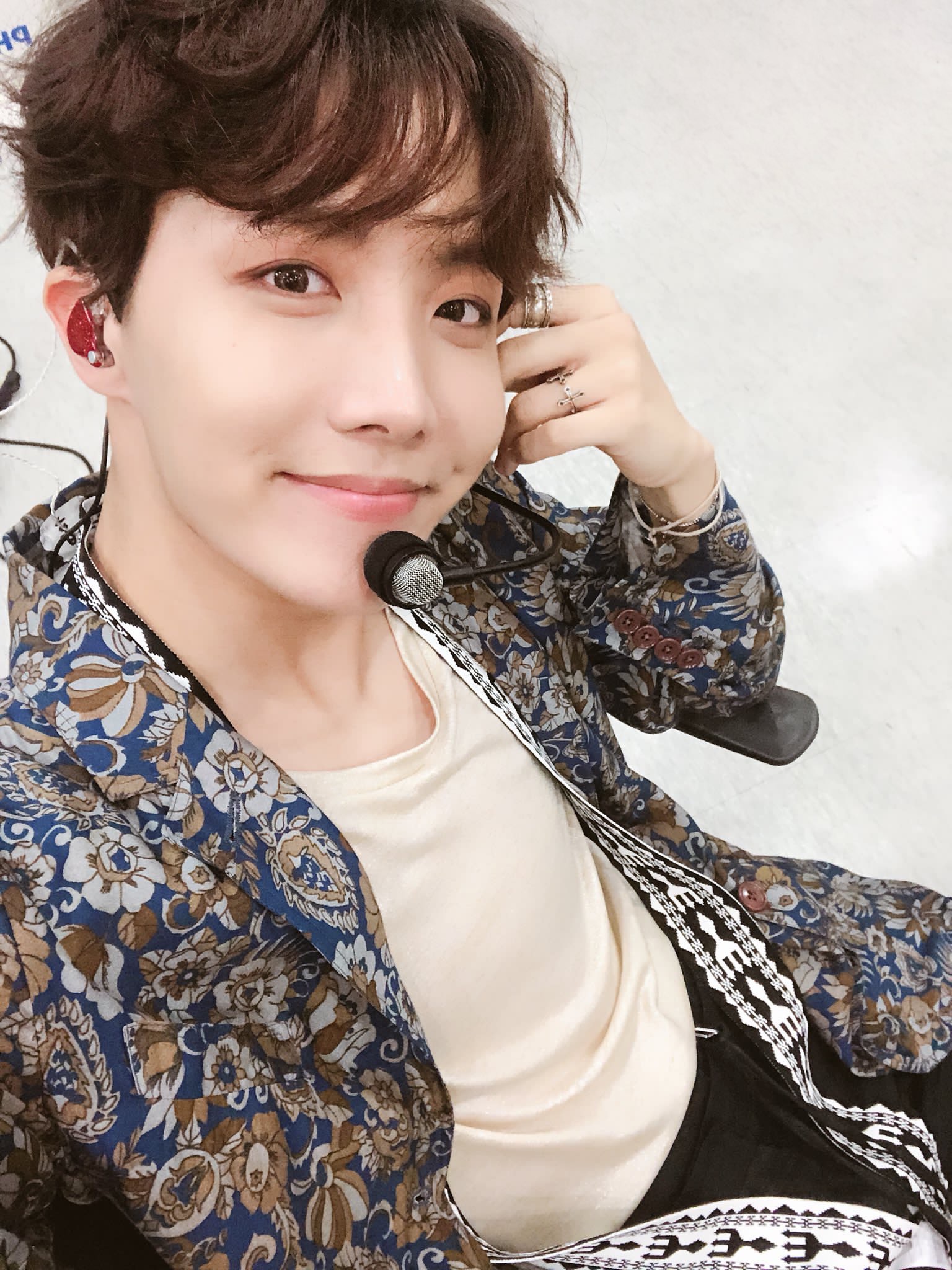 郑号锡jhope