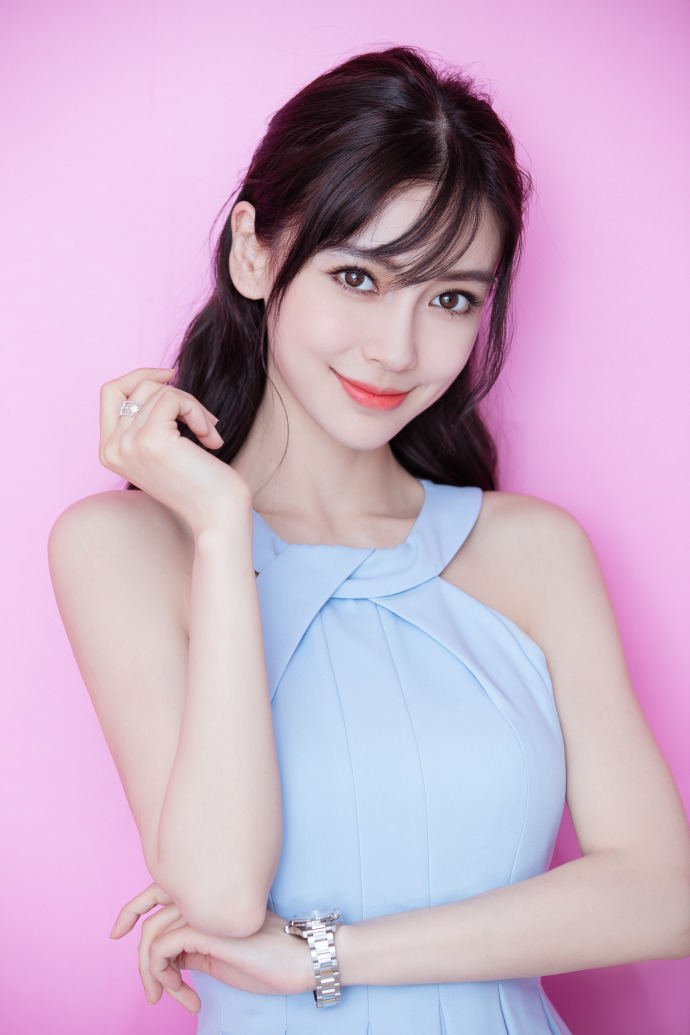 angelababy 出席伊利巧乐兹品牌活动