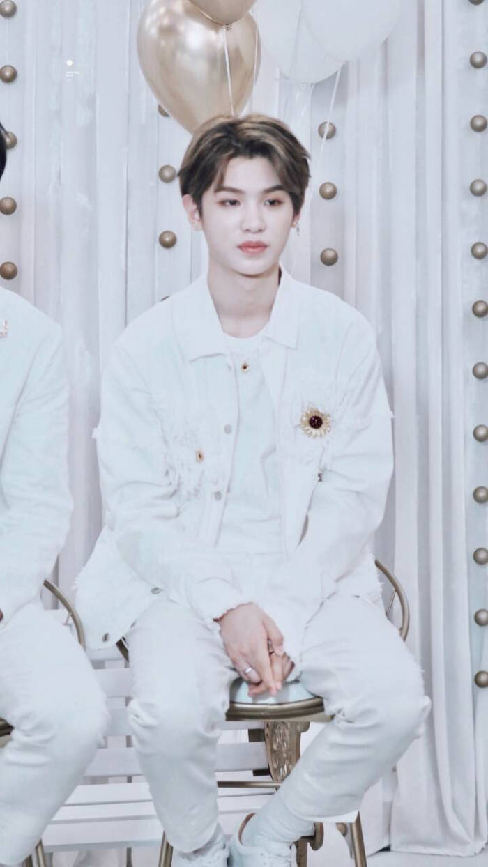 justin黄明昊 5.24 olay