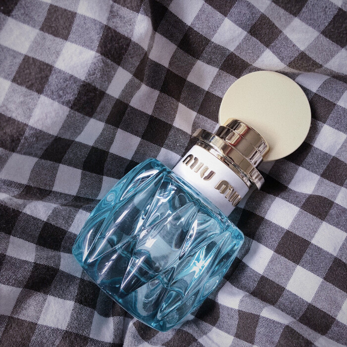MIUMIU香水 2017款水生调,第一次闻是在…-堆