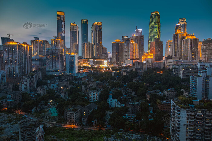 《世界各地的城市之光-重庆》 摄影:@厉害的姜饼人 拍摄地点:重庆