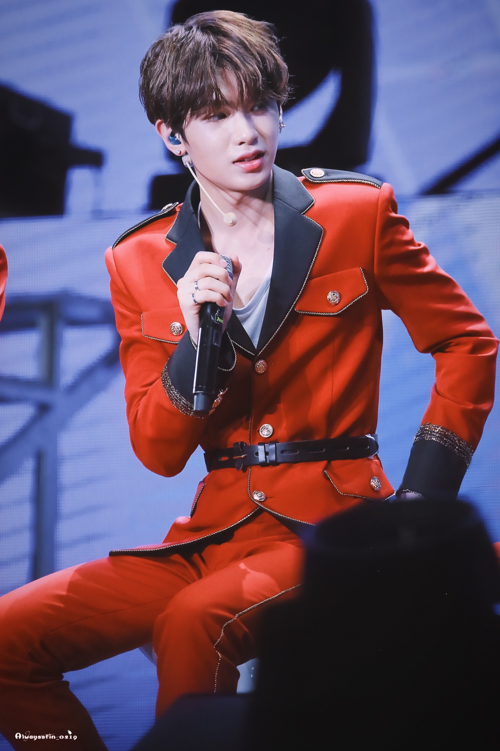justin黄明昊