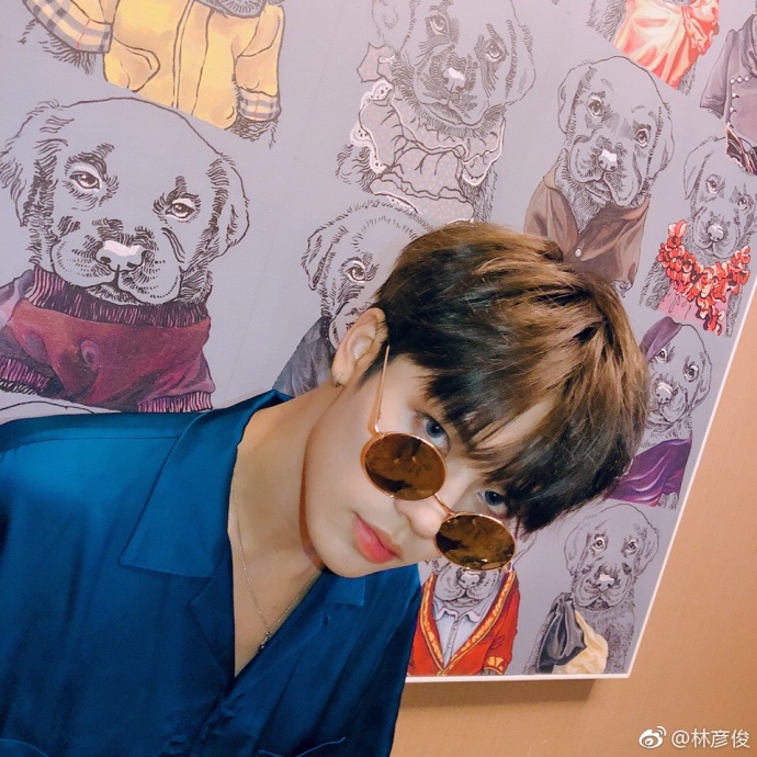 0603哥哥发微博啦,感谢摄影师Justin嘻嘻,好好