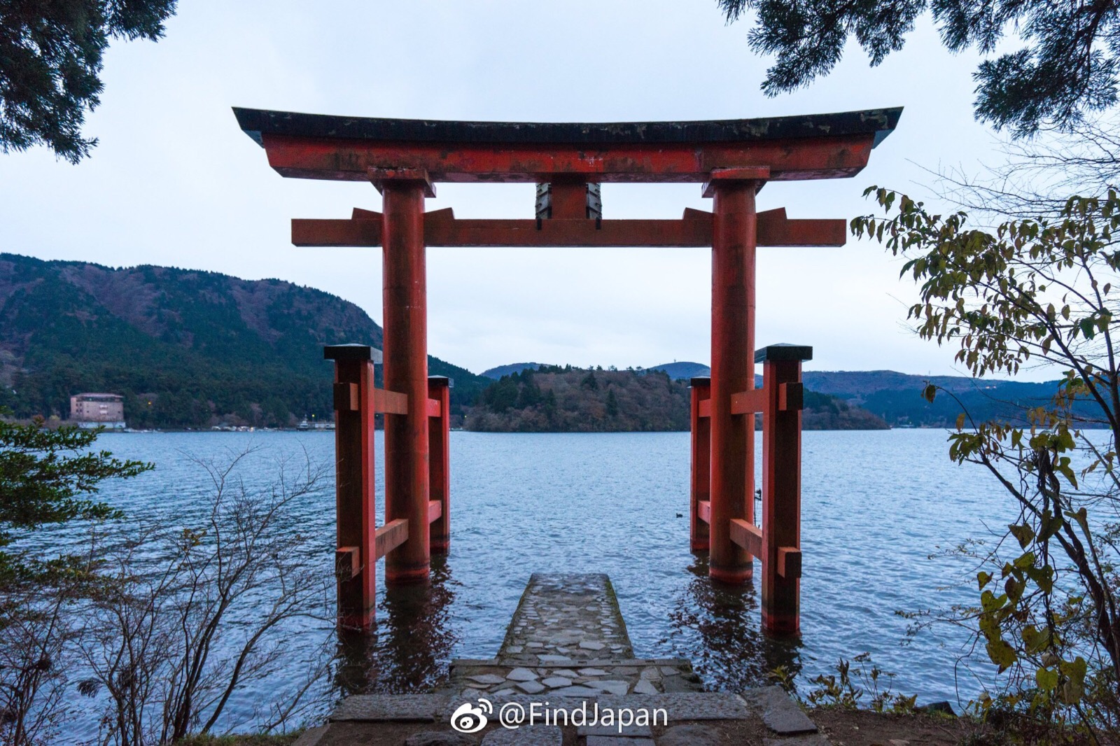 水中的鸟居