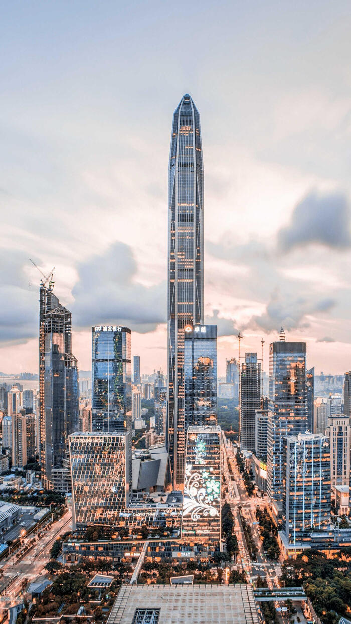 如今的深圳,高楼大厦鳞次栉比.