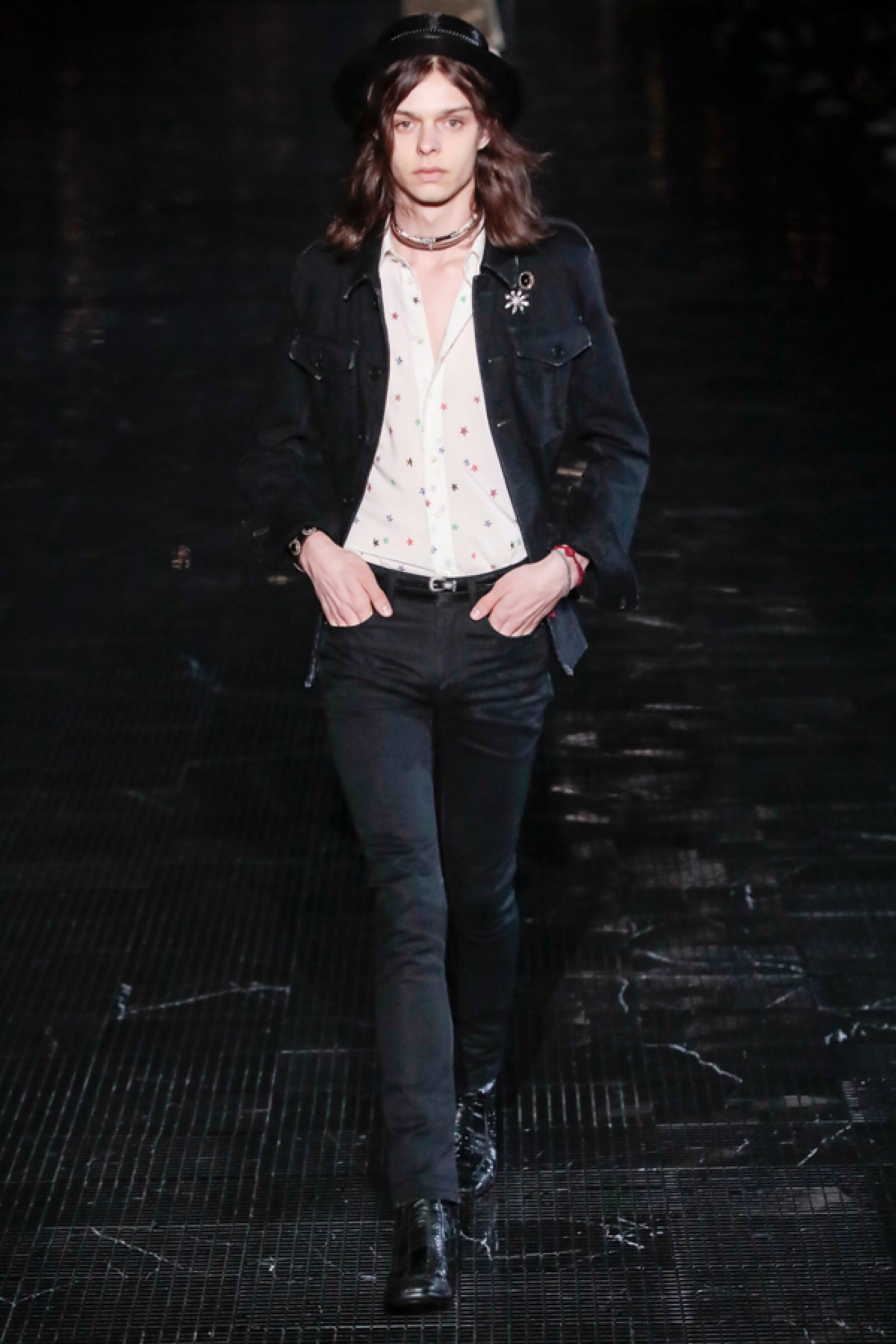 saint laurent(圣罗兰)移师纽约举行2019春夏系列男装秀