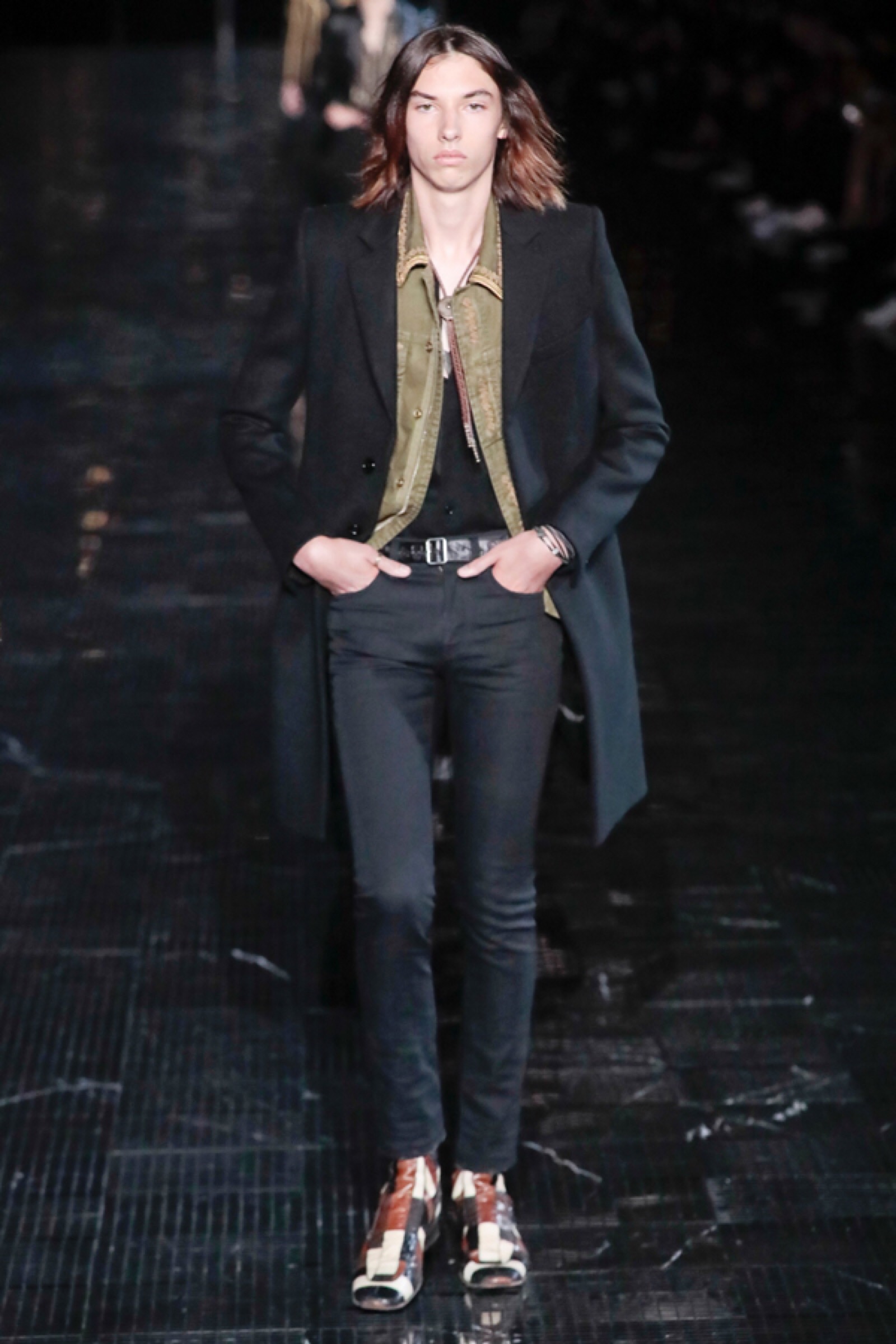 saint laurent(圣罗兰)移师纽约举行2019春夏系列男装秀