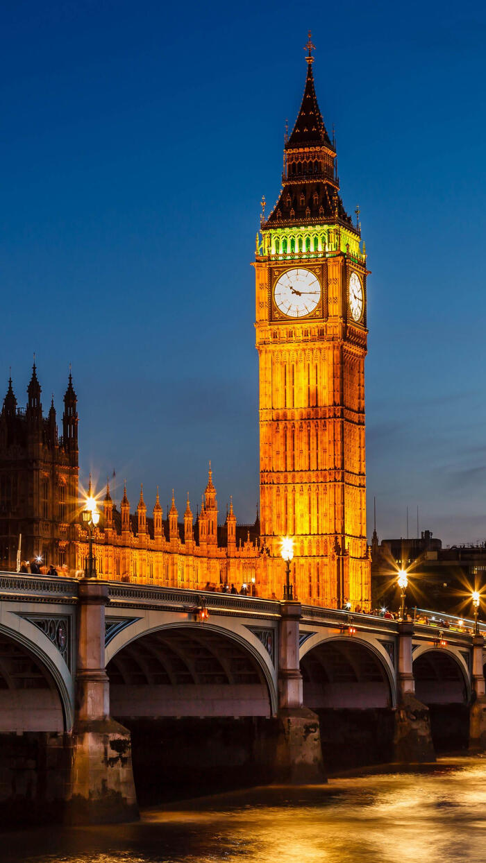 作为伦敦的象征,大本钟地处泰晤士河畔,是享誉全球的著名建筑之一.