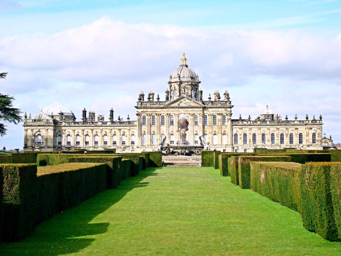 castle howard(霍华德城堡)是一座古老的巴洛克城堡,建造于1699--1712