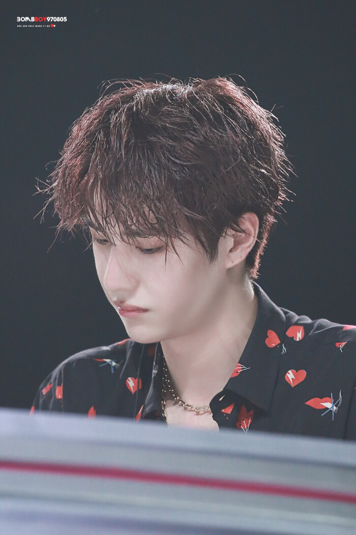 180603 创造101第三次公演录制@uniq-王一博 cr:logo