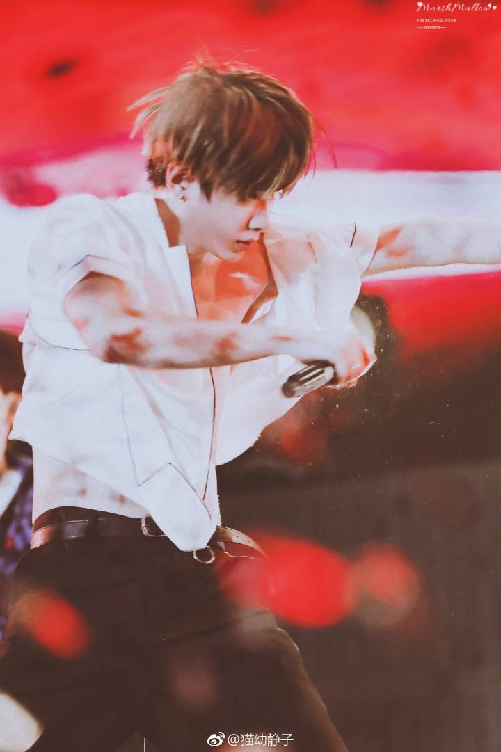 justin 黄明昊 腹肌
