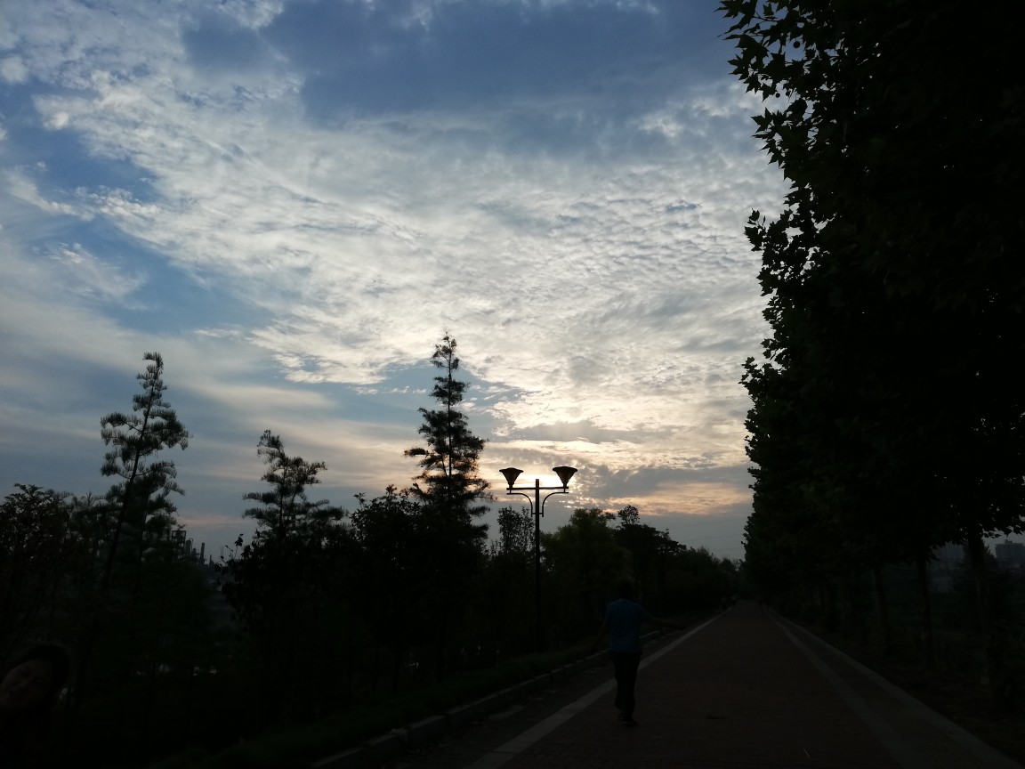 早晨五点半的天空.