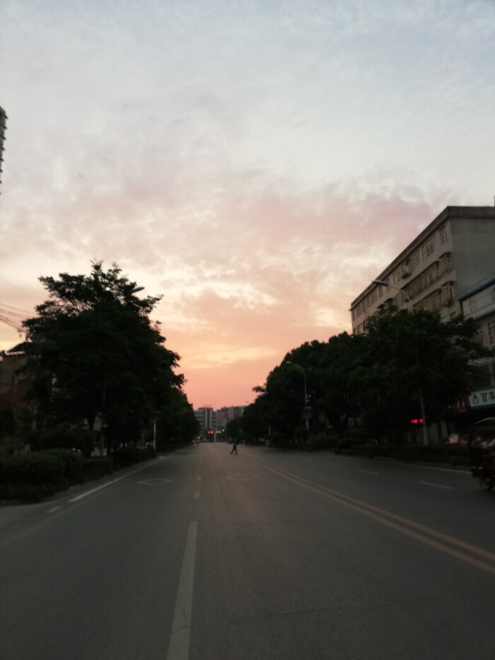 早晨五点半的天空.