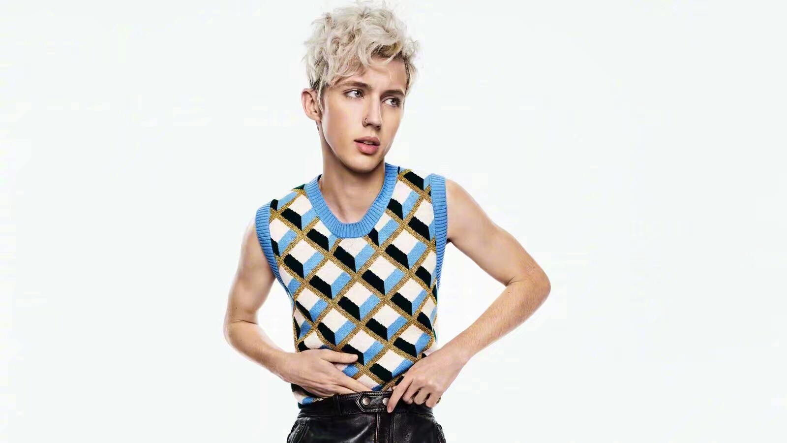 戳爷troye sivan最新《gq》杂志写真释出