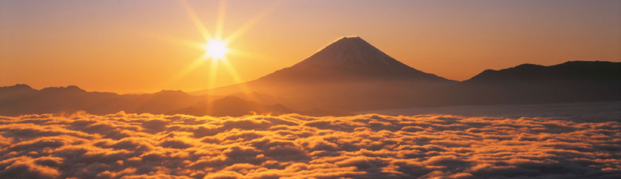 富士山日出,被称为"御来光",据说可带来充盈的力量和好运.