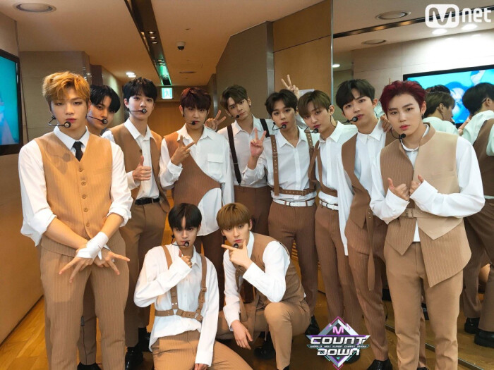 wannaone 合照