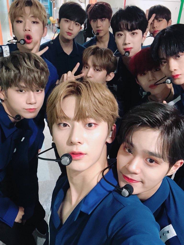 wannaone 合照