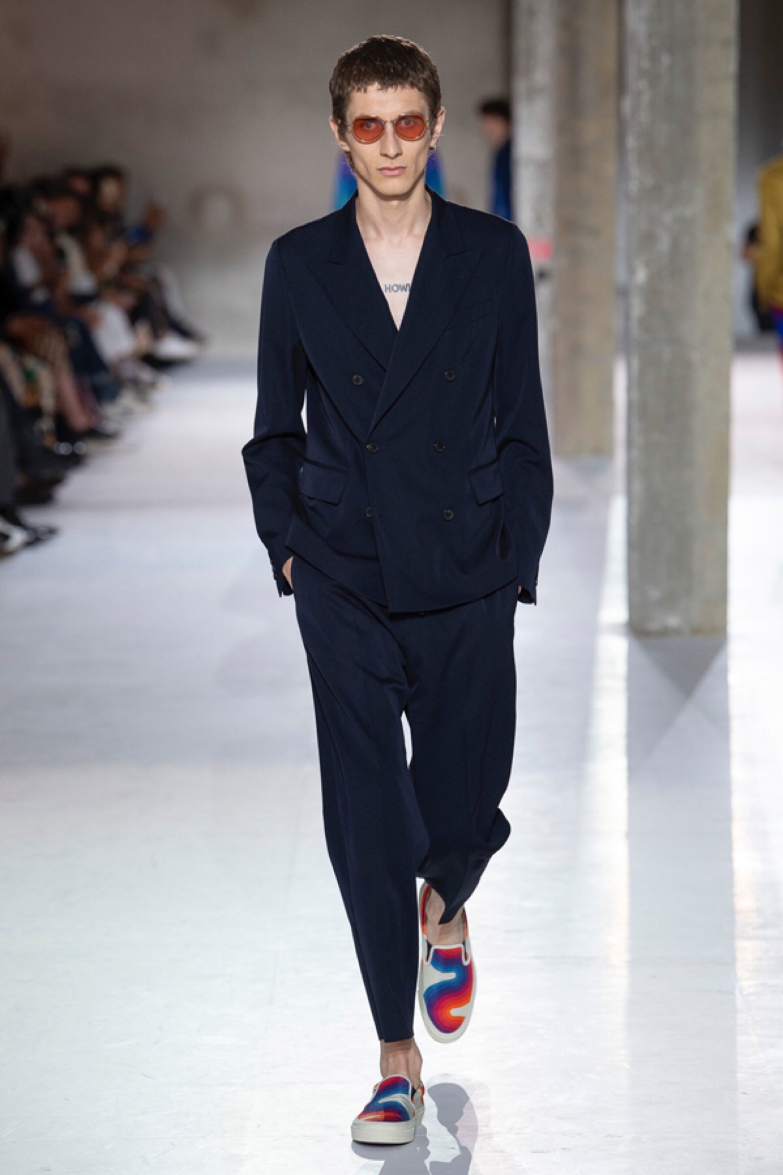 dries van noten(德赖斯·范诺顿)于巴黎男装周发布2019春夏男装系列