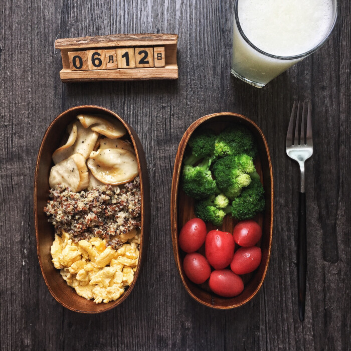 2018.6.12早餐记录:香瓜雪梨汁+藜麦+黄油…-