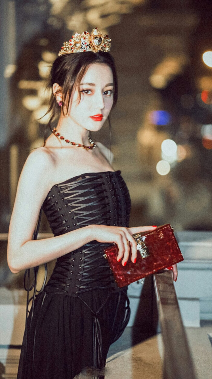 迪丽热巴 欧美女王范