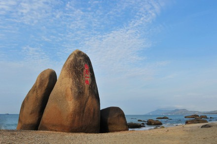 【最灵验的十大许愿地】1,杭州灵隐寺;2,普陀山;3,厦门鼓浪屿;4,无锡