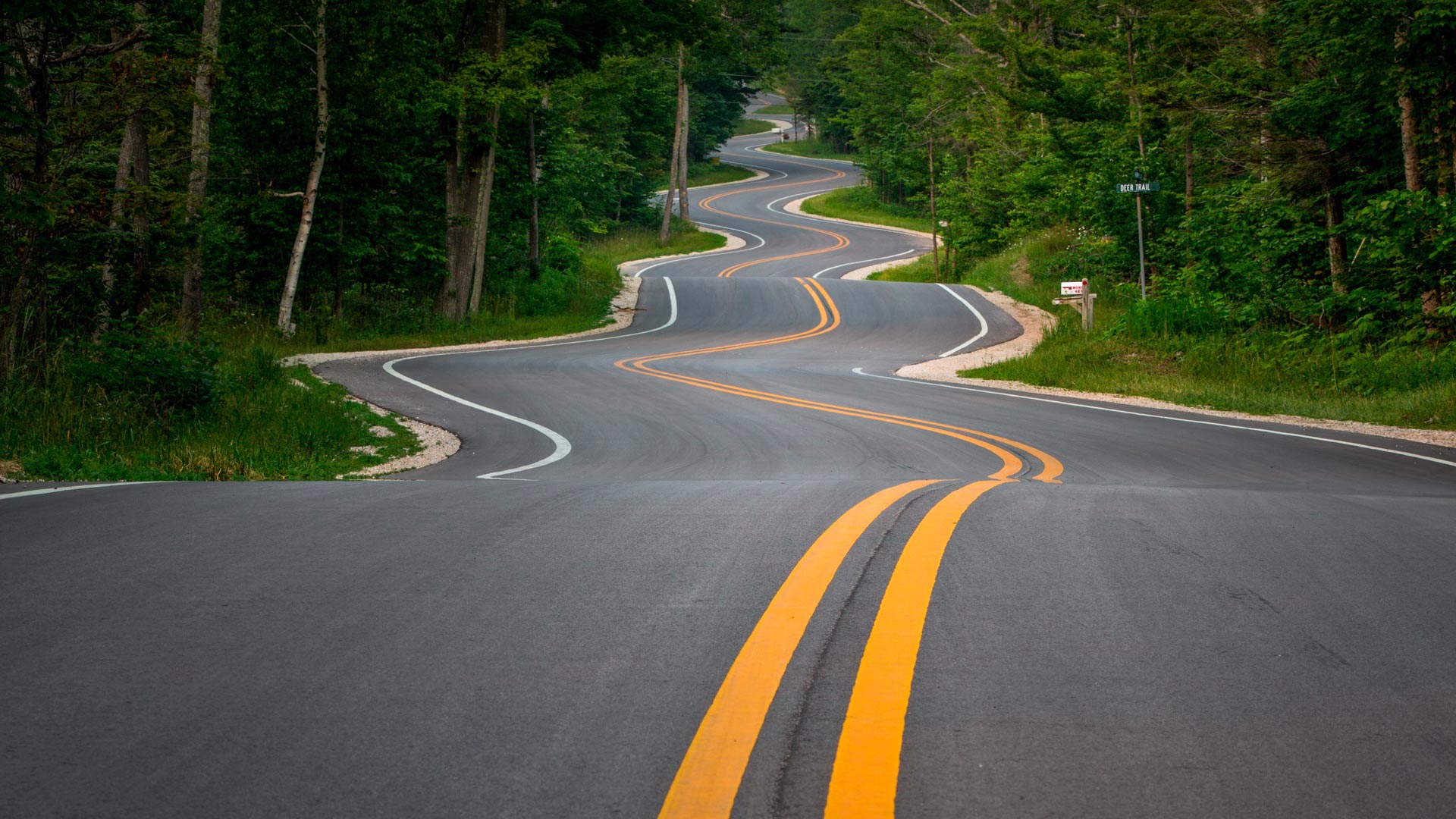 的四条风景公路中,多尔县的沿海公路是最短的,它是一条66英里长的环路