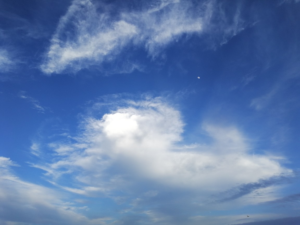 爱就像蓝天白云晴空万里忽然暴风雨