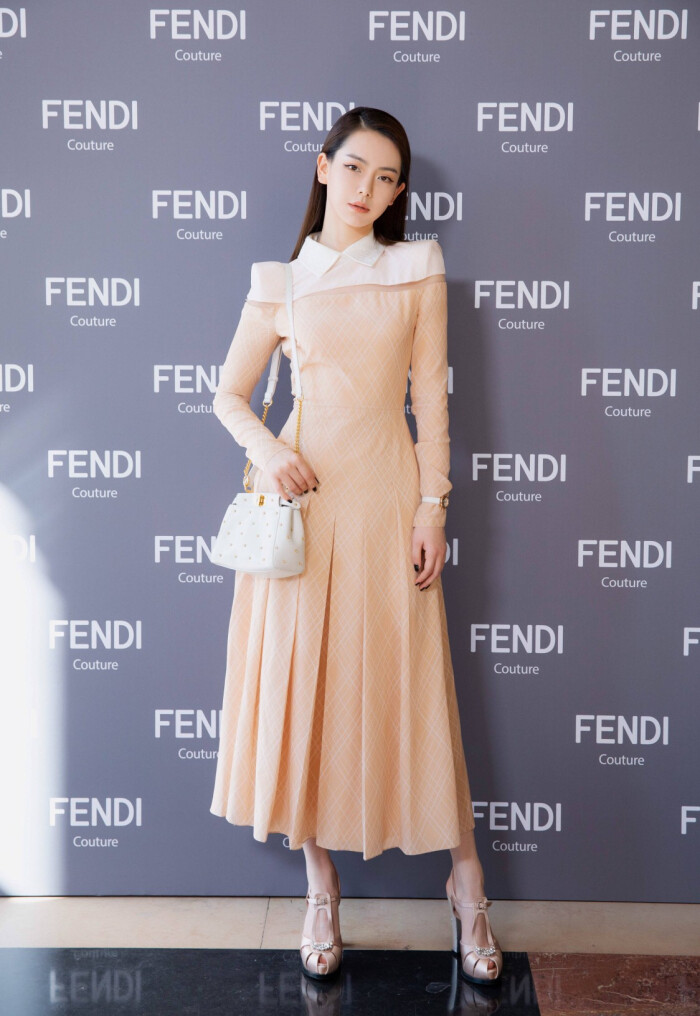 戚薇fendi2018-19秋冬高级定制女装秀