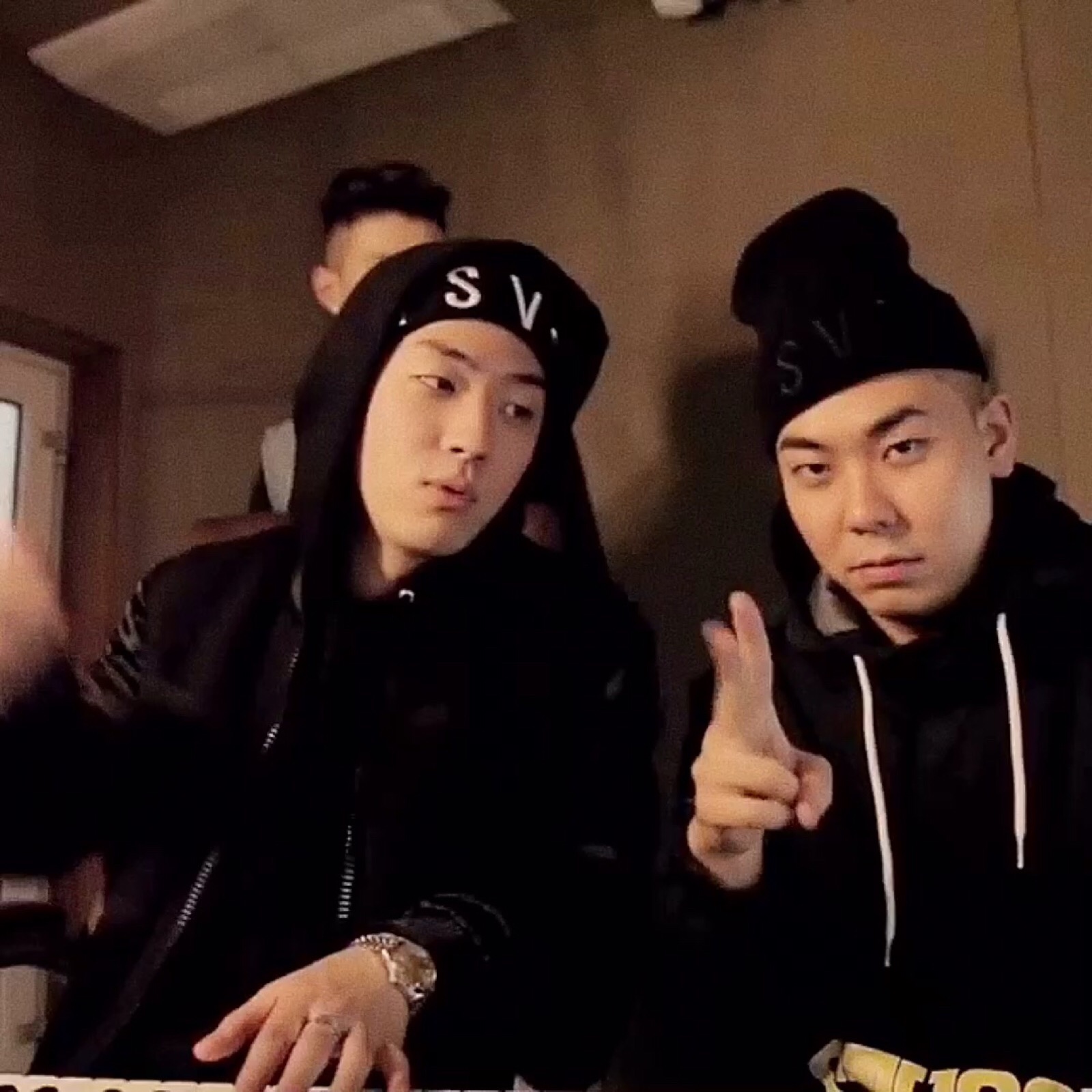 aomg 朴宰范jaypark 李星和gray 郑基石simon dominic 权爀禹loco