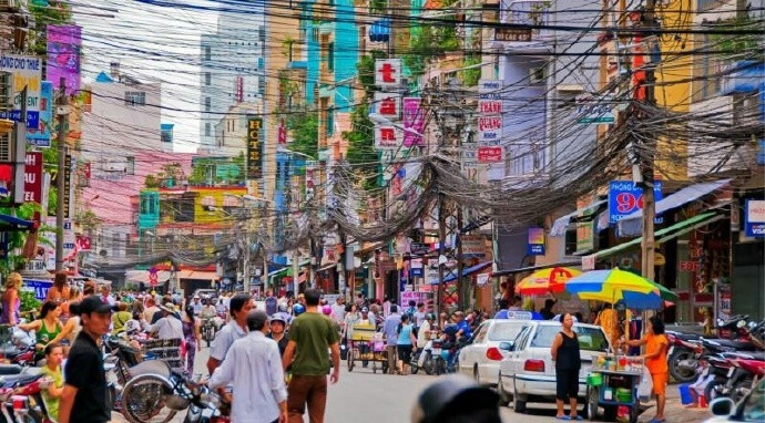 胡志明市,越南最大的城市,因法式建筑较多,曾有"东方巴黎"之称.