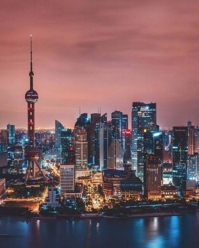 上海的夜景,真的是无敌好看啊~ via:摄影师