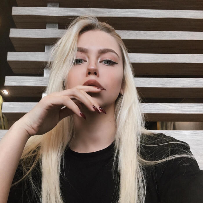 ins女头欧美侵删
