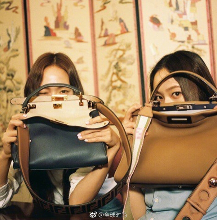 jessica# & #krystal# 一同为fendi "meandmypeekabo"