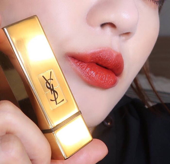 唇膏| ysl rouge pur couture 圣罗兰方管唇膏,新色号83 firery red