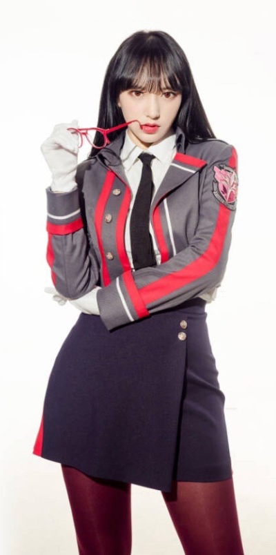 【程潇晒cosplay写真 身穿制服耍酷十分帅气】壁纸 明星 美女 女神