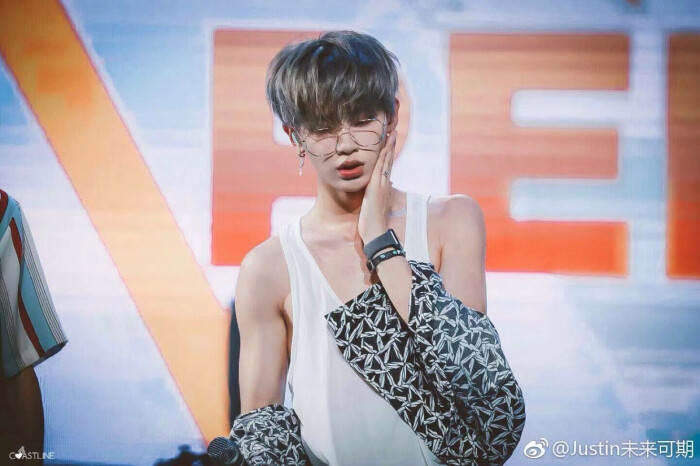 justin黄明昊.