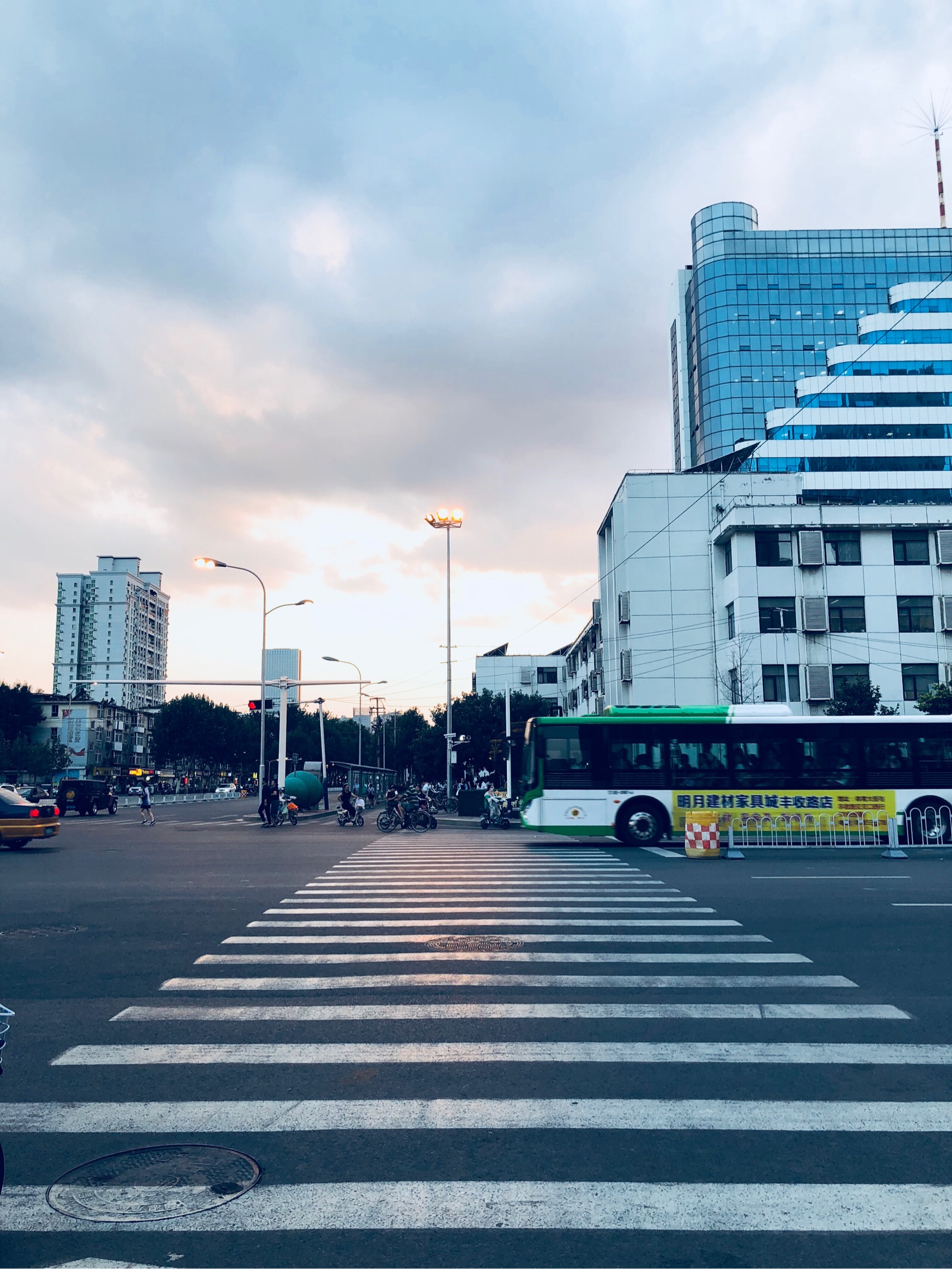 马路上的灯