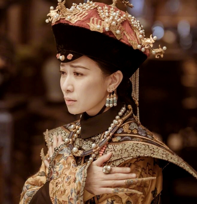 皇后辉发那拉氏,乾隆皇帝的第二任皇后,原本是乾隆的侧福晋,乾隆登基