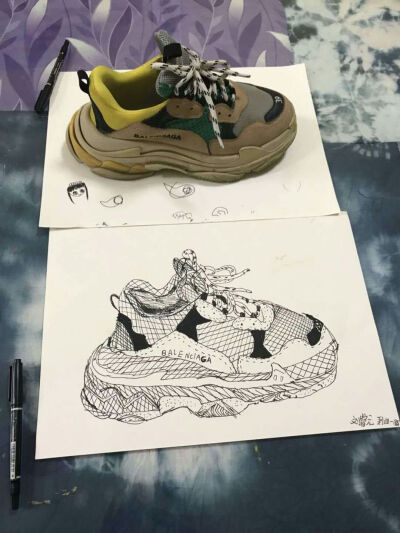 线描 儿童画 创意 装饰画 油画棒 水粉 水彩笔 彩色 黑白 动物 运动鞋