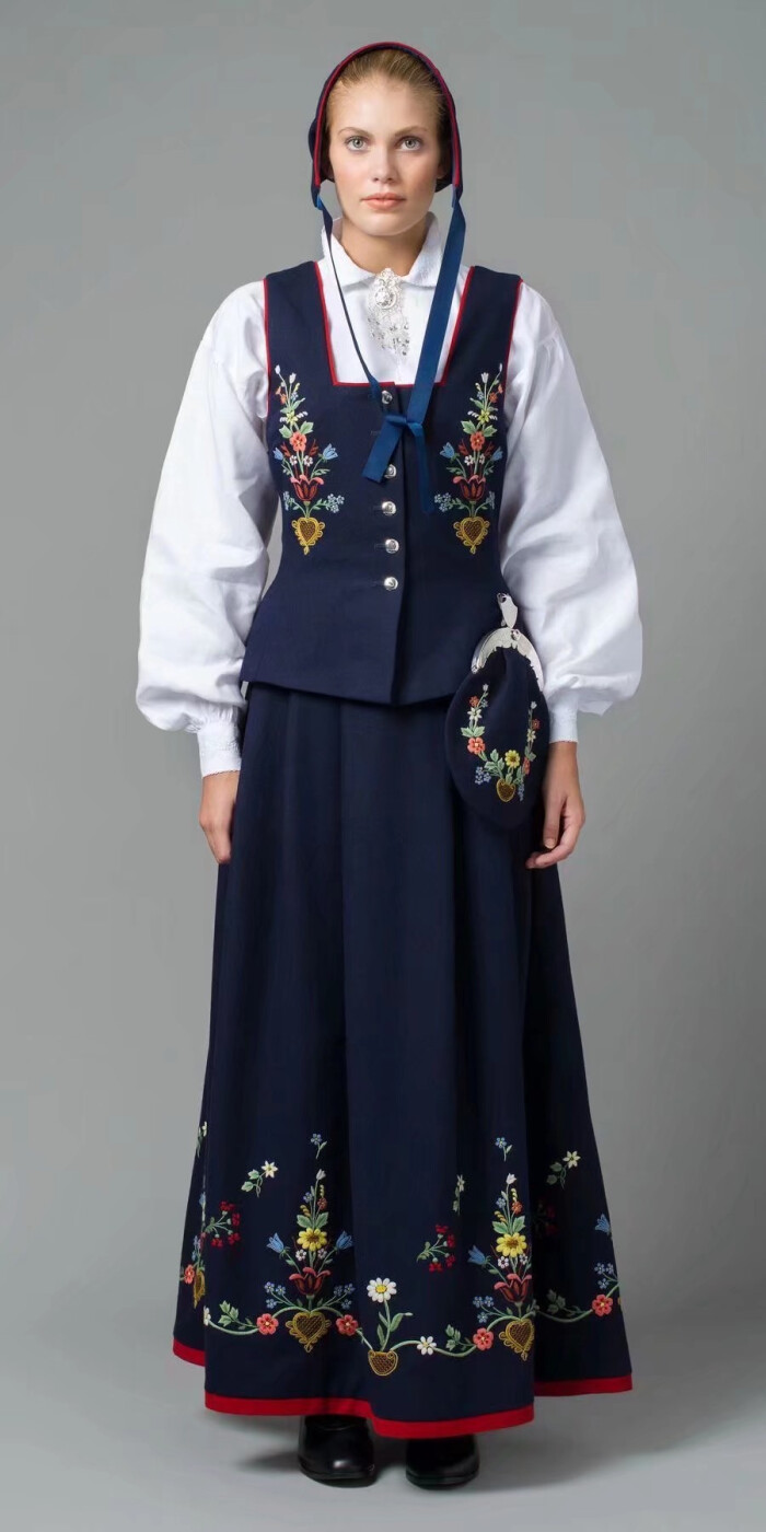 服装设计北欧挪威传统服饰.