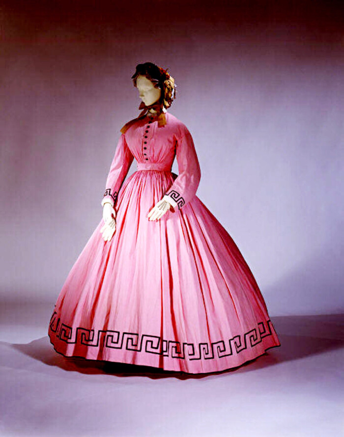 维多利亚时代的粉红色裙子