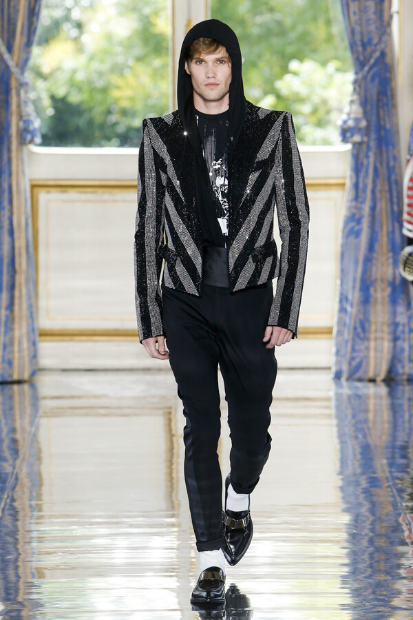 法国时尚品牌 balmain 2019 春夏系列男装 本季系列设计师以大量金属