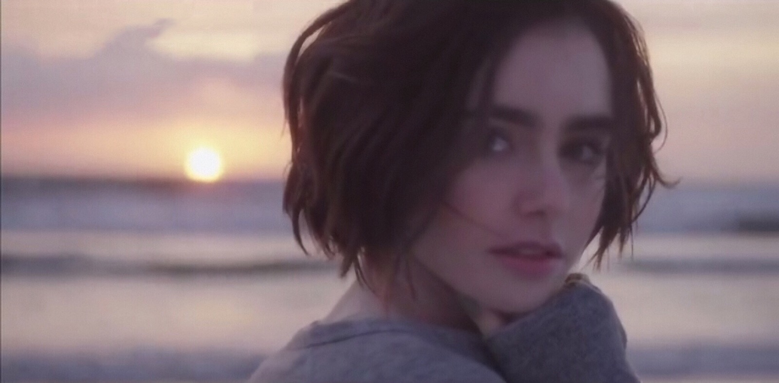 莉莉柯林斯 lily collins