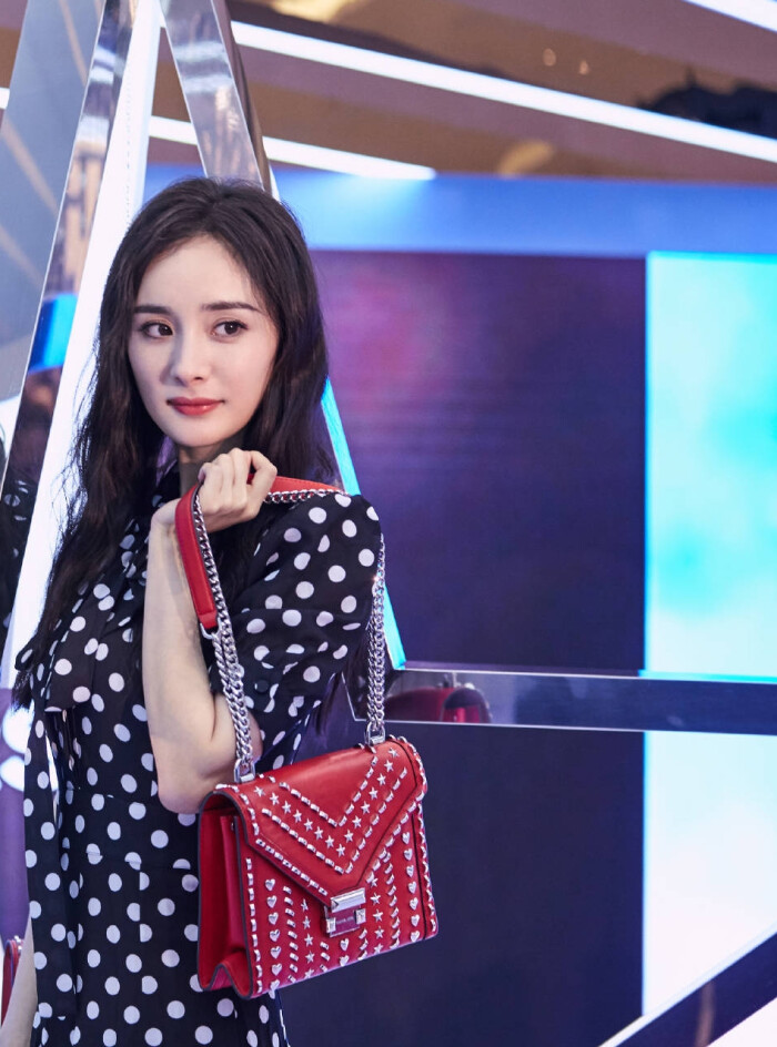 2018杨幂私服\/晚礼服\/穿搭 明星花旦街拍高…-