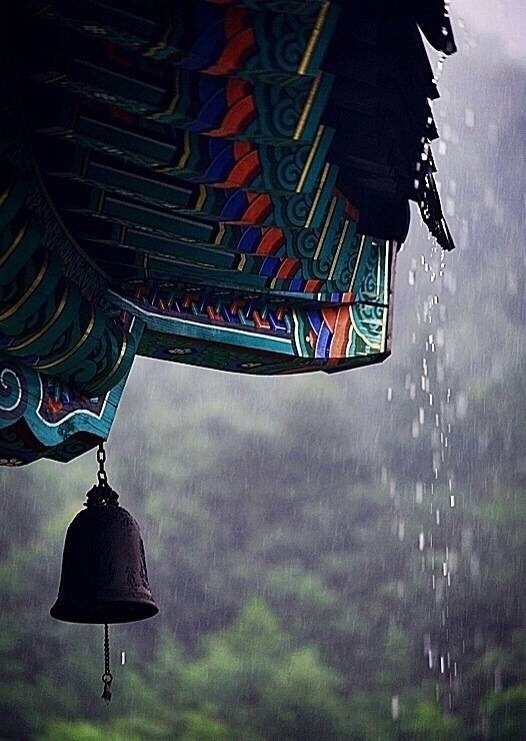 万事从来风过耳,一生只是梦游身.