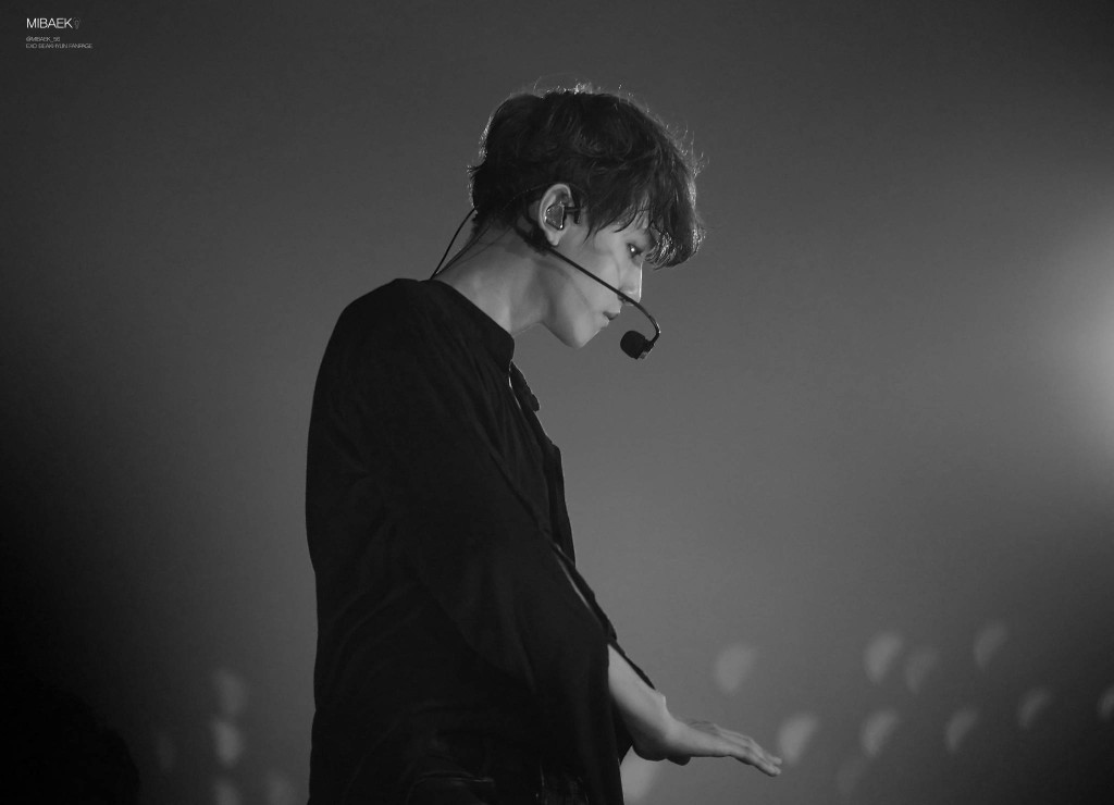 边伯贤# baekhyun exo 三巡首尔 腹肌 壁纸背景 无水印